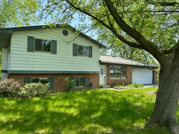 516 Sharon St, Waterford, MI 48328