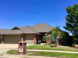 800 Caroline Dr, Yukon, OK 73099