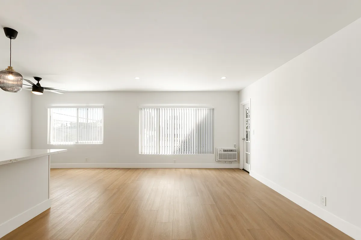 Living Room - 352 S Doheny Dr #7