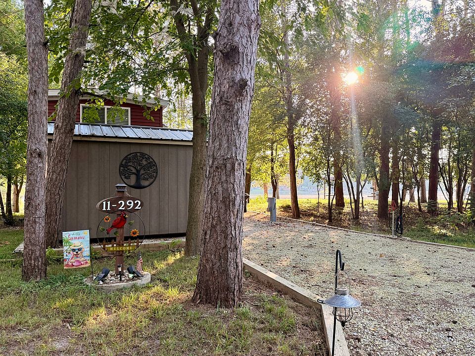 1st image of 11-292 Woodhaven Lakes