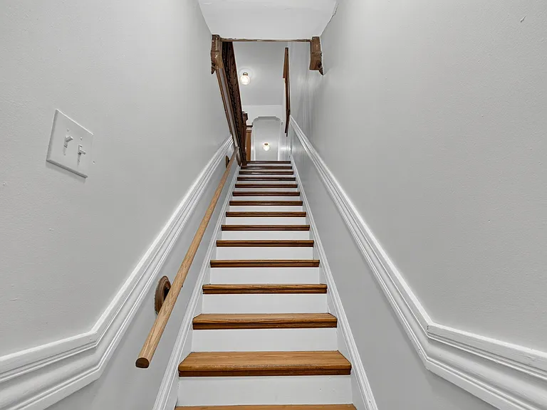 2722 Armand Pl #2F — Photo 8