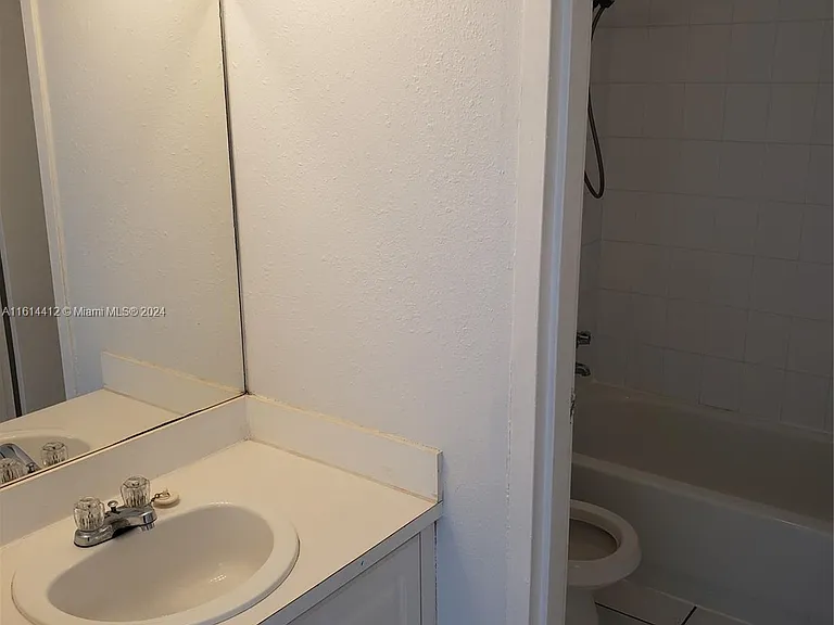 5100 SW 41st St #319 — Photo 10