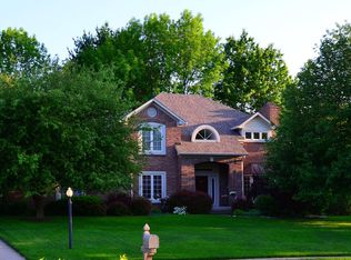 6875 Sun River Dr, Fishers, IN 46038
