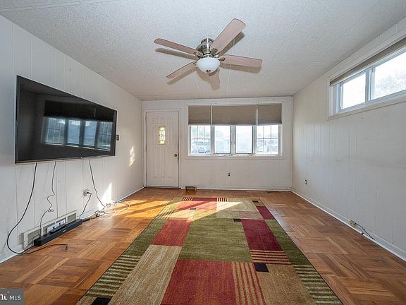 4th image of 102 Tuscany Rd