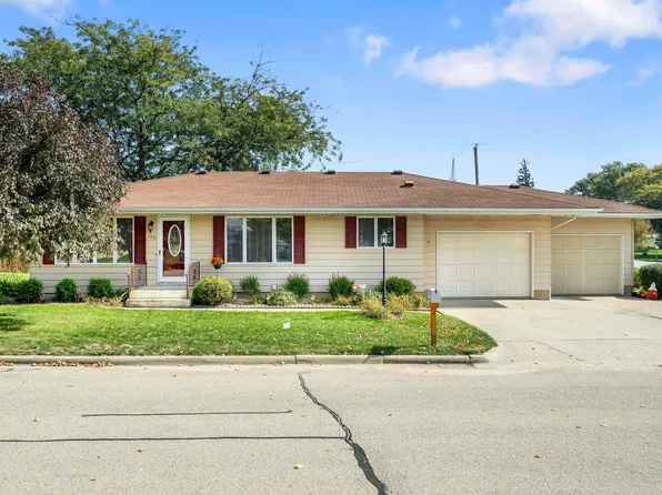 100 Hill St, Luxemburg, IA 52056