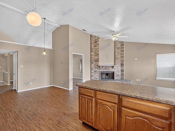 5th image of 521 Weaver St
