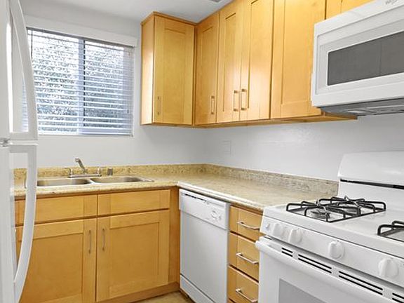 3rd image of 1619 S Bentley Ave Space 307