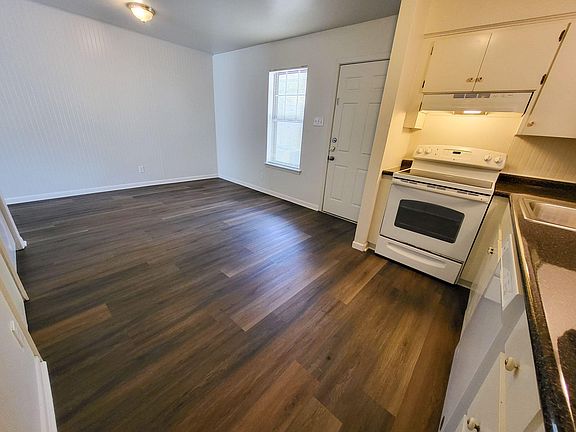 5th image of 224 E Victory Ave