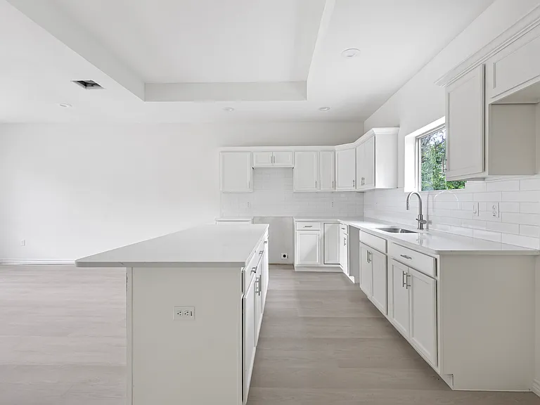 223 Florencia Ave — Photo 6