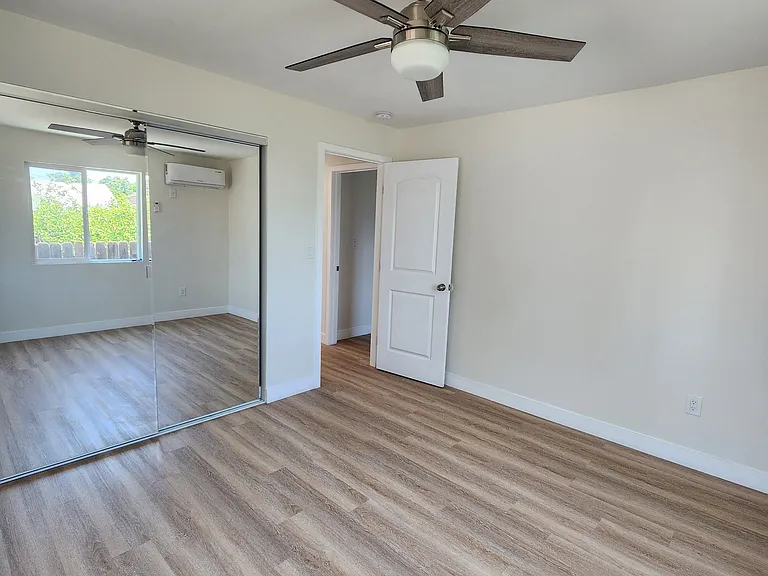 915 W 8th St #2 — Photo 10