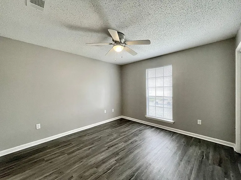 12025 Roddy Rd — Photo 9