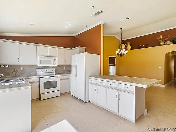 4 bed, 3.0 bath, 2207 sqft, $5,500 — Photo 2
