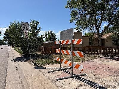1st image of 1709 Paris Street