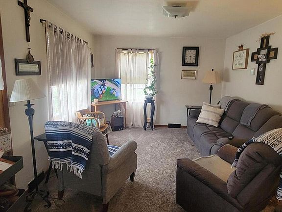 4th image of 650 Davlin St