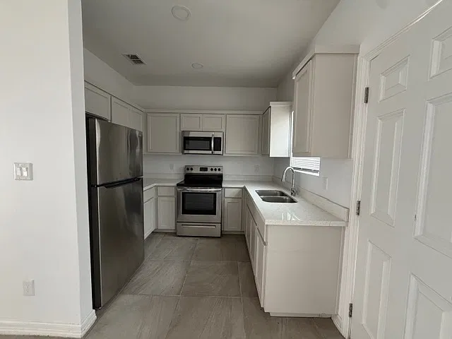 441 Acacia Street - 2 — Photo 2
