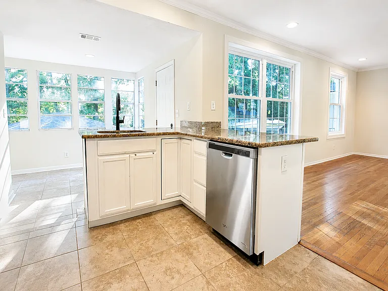 1554 Geraldine Dr — Photo 8