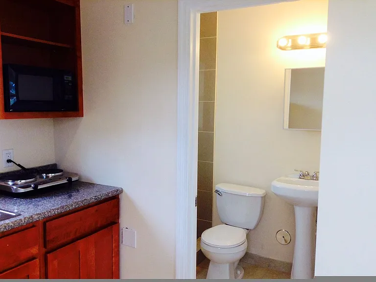 223 NW 12th St #4 — Photo 15