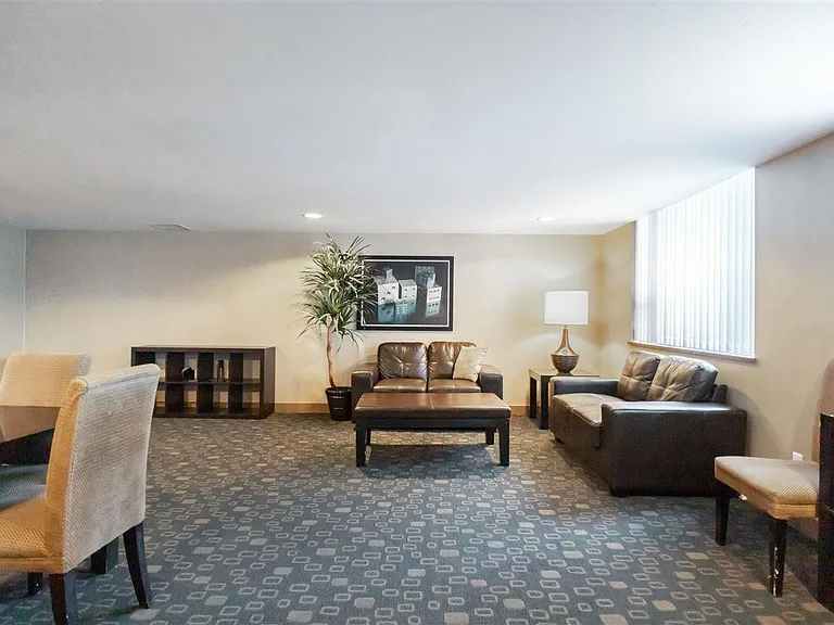 125 Milross Ave — Photo 8