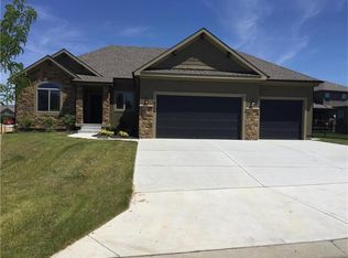 18508 W 194th St, Spring Hill, KS 66083