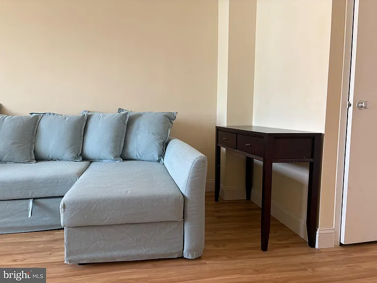 1121 Arlington Blvd #526 — Photo 4