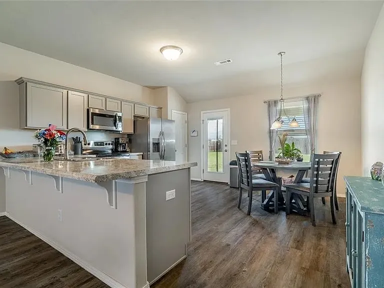 636 Woodcreek Loop — Photo 3