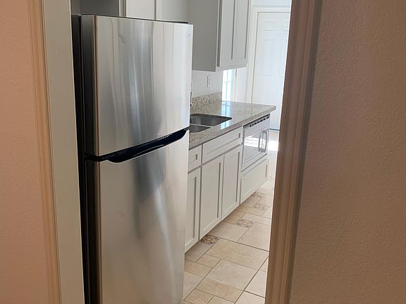 4th image of 115 E Laurel Ave