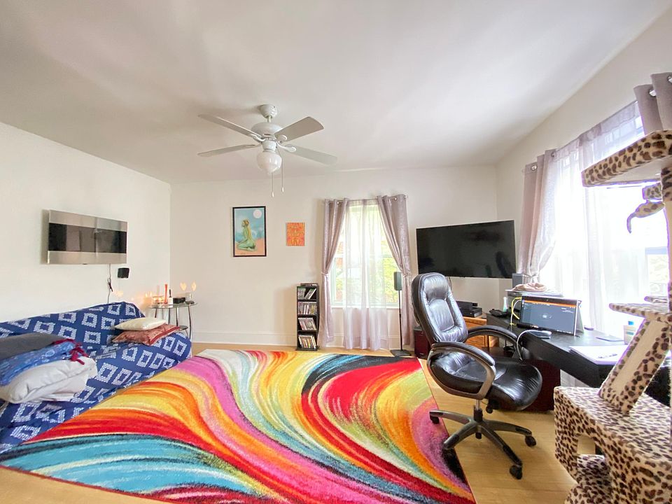 1st image of 5539 N Kenmore Ave #3