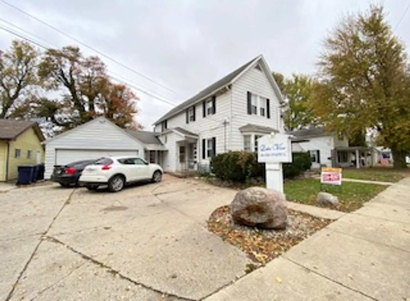 748 N Lake St — Photo 2