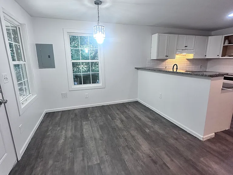 1010 E Newton St — Photo 3