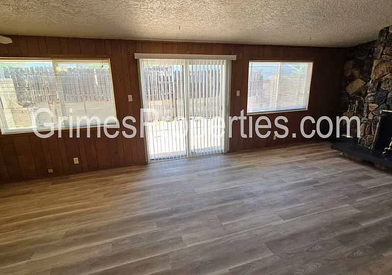 2632 Dakota St NE #7 — Photo 8