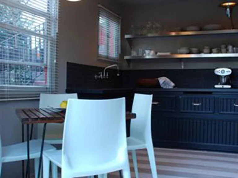 large eat-in kitchen