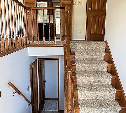 5th image of 812 Hickory Dr
