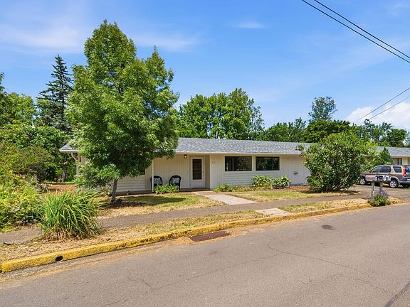 2nd image of 176 NE Azalea Dr