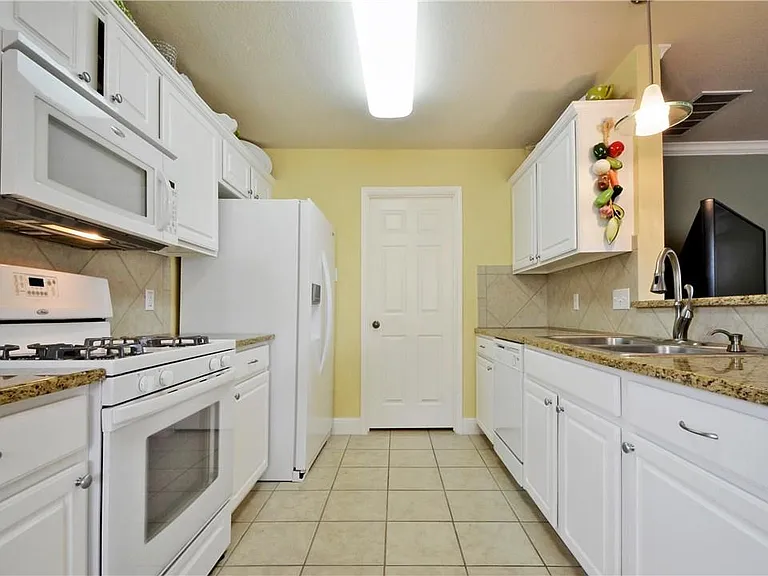3345 Winding River Trl — Photo 11