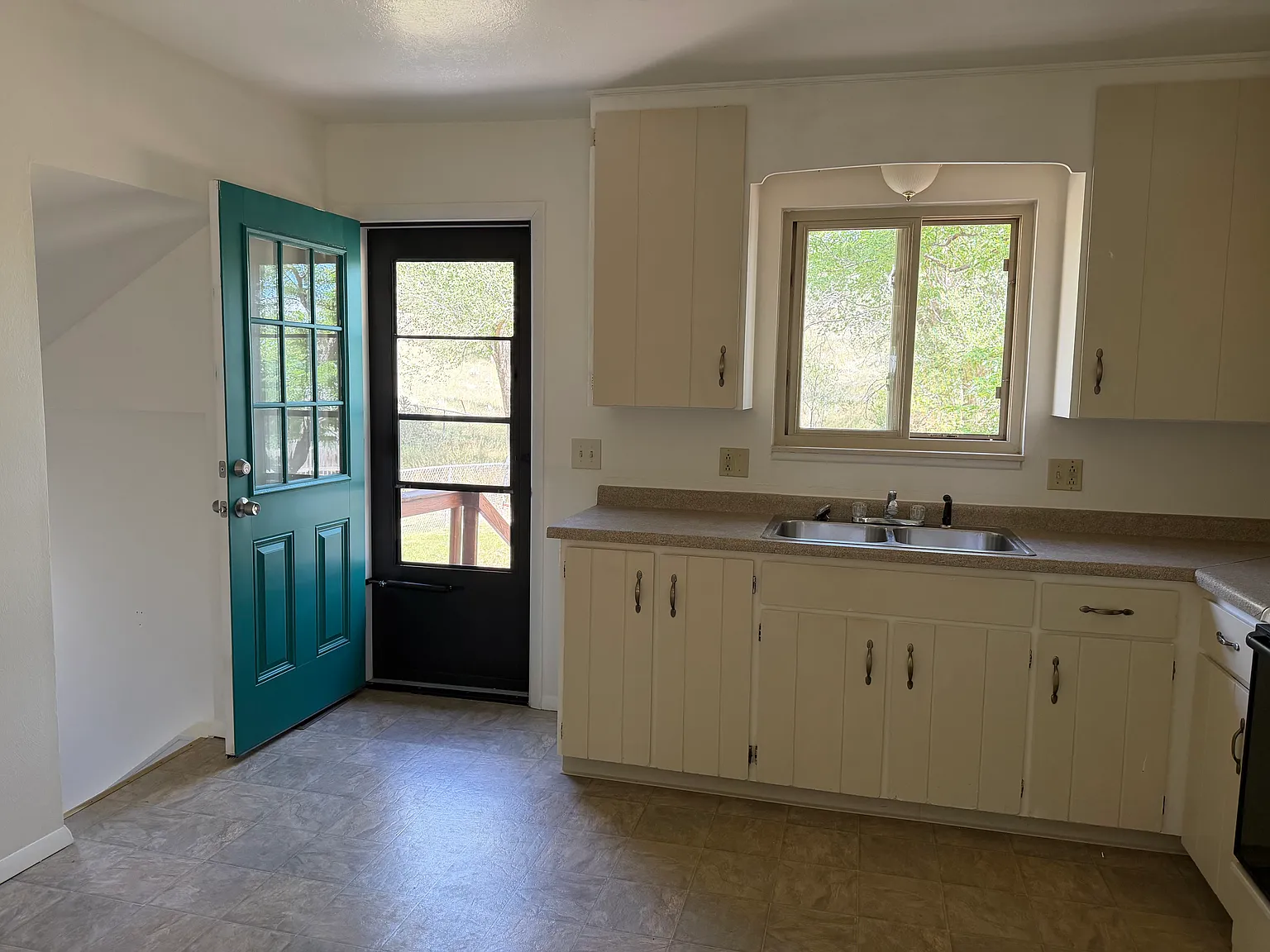 2 bed, 1200 sqft, $1,700 — Photo 1