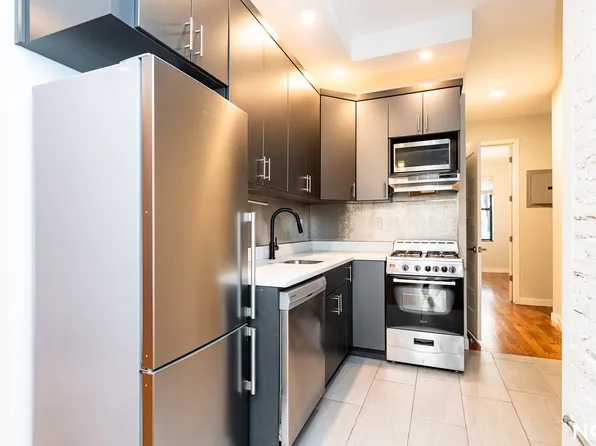 1553 De Kalb Avenue image 4 of 18