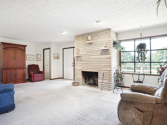 5th image of 4985 Parkmoor Dr