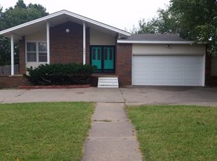 305 Sherman Dr, Newton, KS 67114