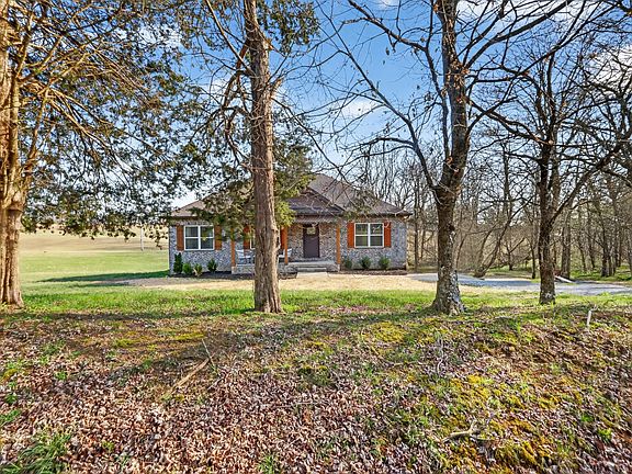 2nd image of 634 S Tunnel Rd