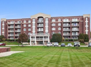 7041 W Touhy Ave APT 205, Niles, IL 60714