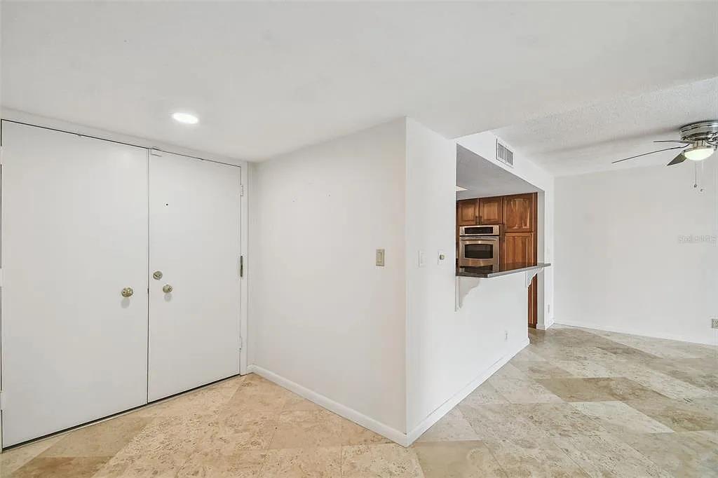 2 bed, 2.0 bath, 1395 sqft, $2,500 — Photo 4