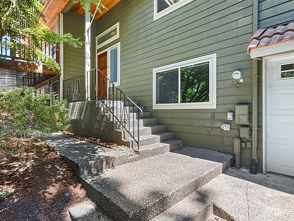 two front entrances, for both up and down stairs