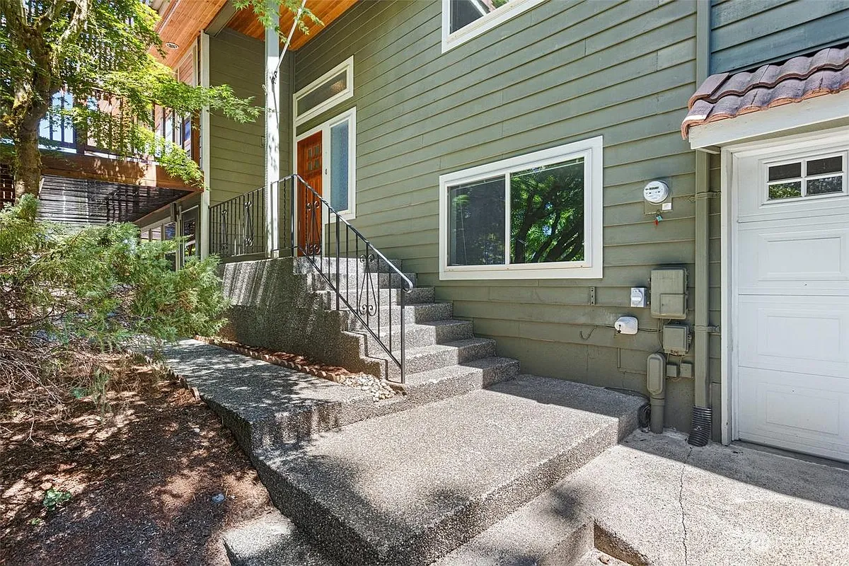 two front entrances, for both up and down stairs - 15800 71st Ave NE