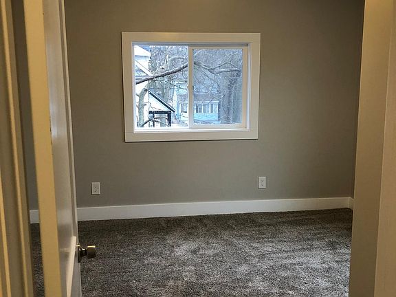 5th image of 1510 Queen Ave NE #2