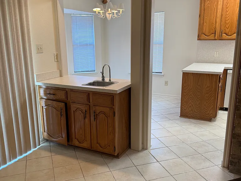 12922 Chandler Dr — Photo 8