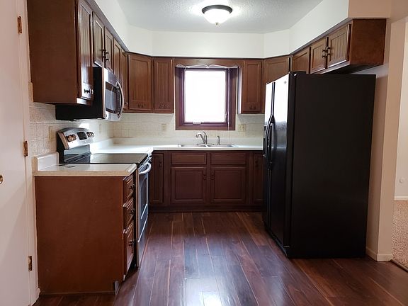 2nd image of 3024 Viking Dr