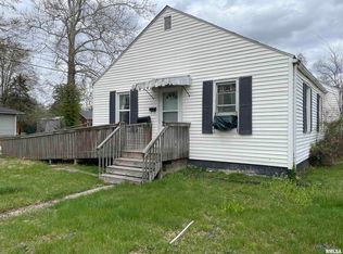 1021 S Sycamore St, Centralia, IL 62801
