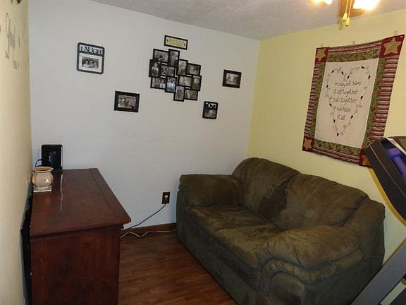 5th image of 403 W John St
