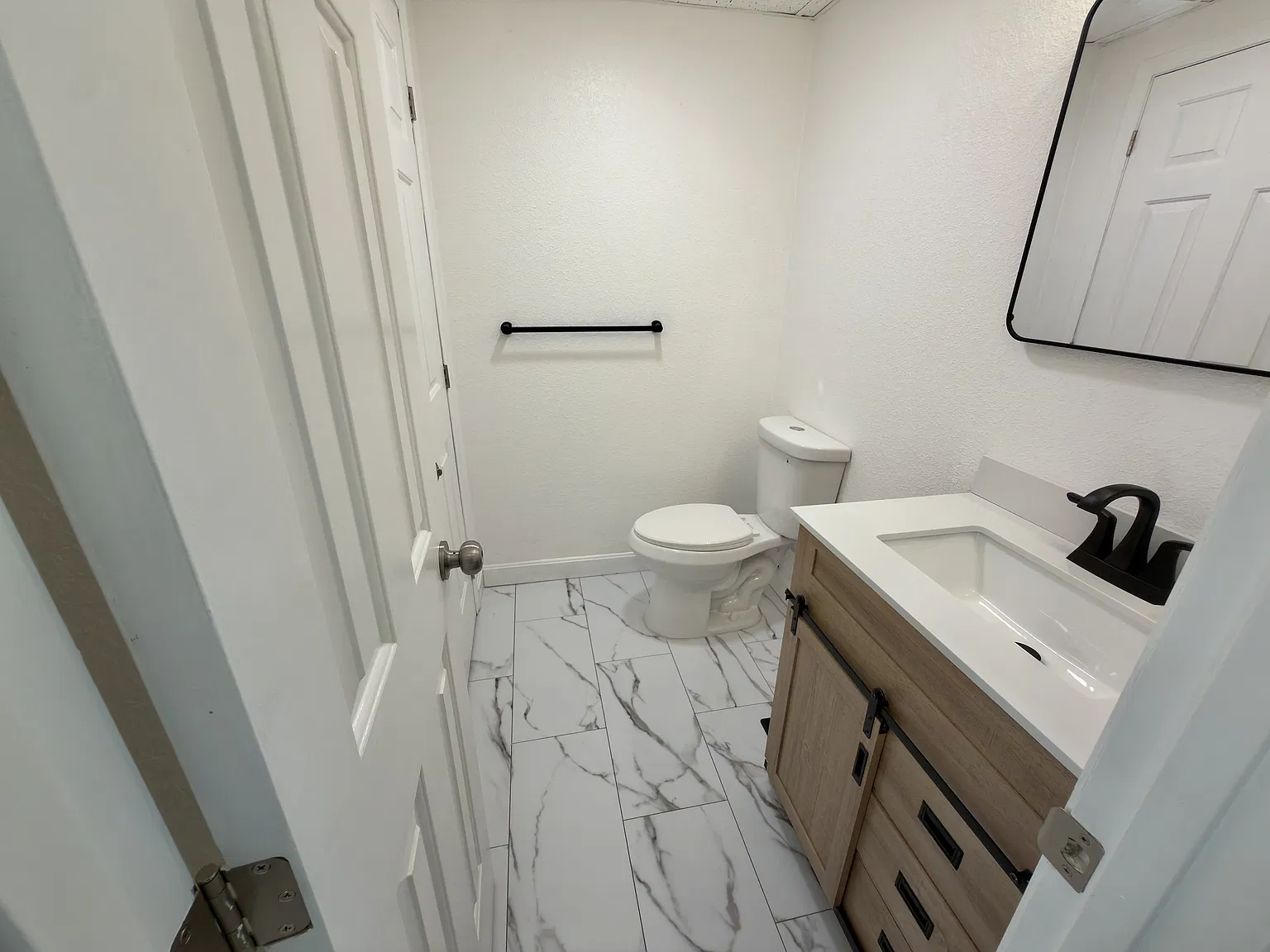 2 bed, 1.5 bath, 910 sqft, $2,799 — Photo 4