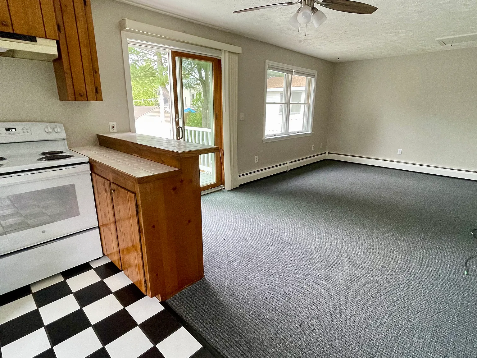 2 bed, 650 sqft, $2,200 — Photo 2
